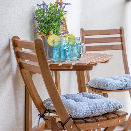 Sunny Boho Apartment Warna